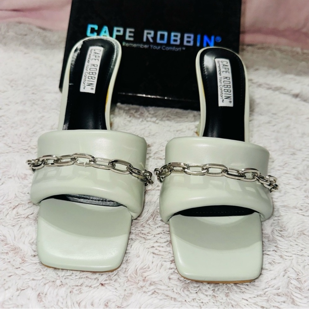 Cape Robbin Green Chain Detail Women's Heels